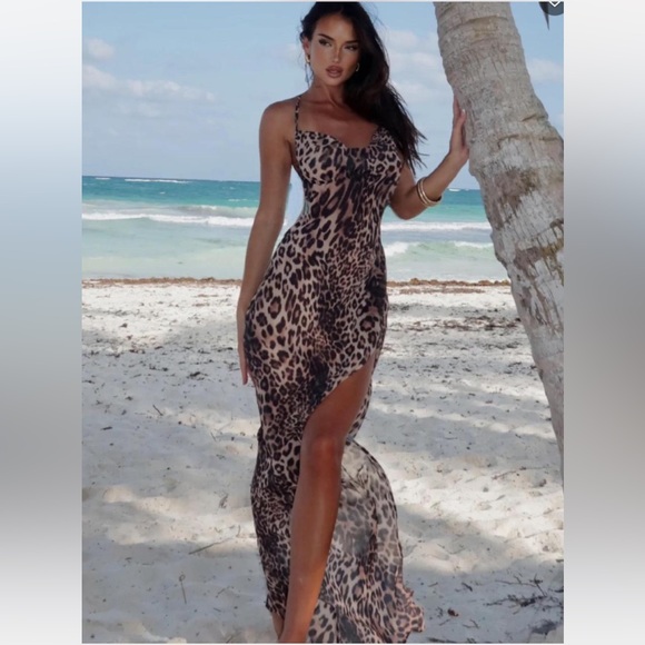 White Fox Boutique Dresses & Skirts - White Fox Boutique Secret Sounds maxi dress 🐆